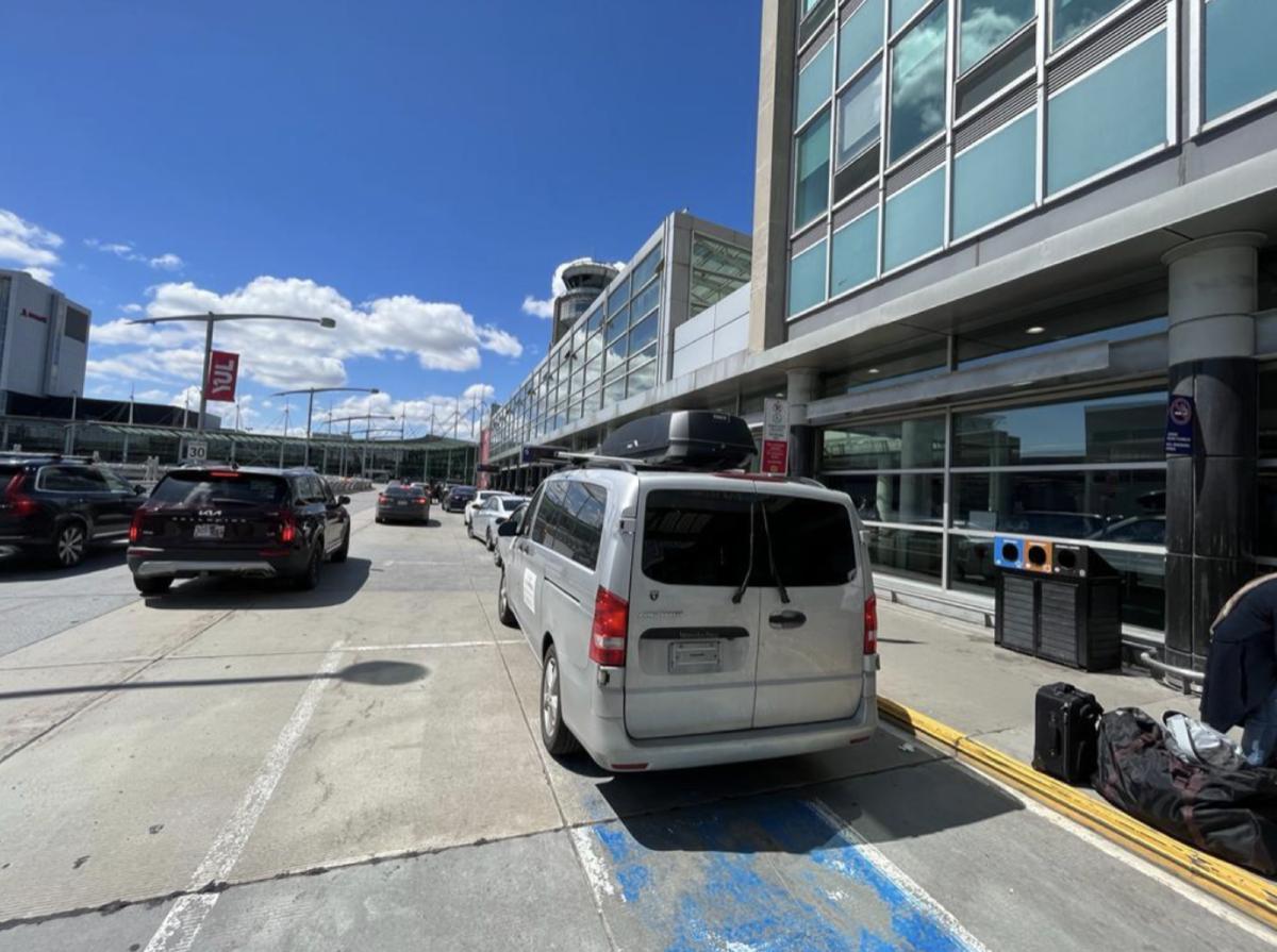 7 Advantages of Taking the Airport Shuttle Service